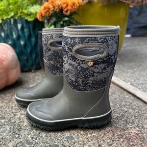 BOGS Kids Waterproof Insulated All Weather Rain & Snow Boots - SEE MEASUREMENTS